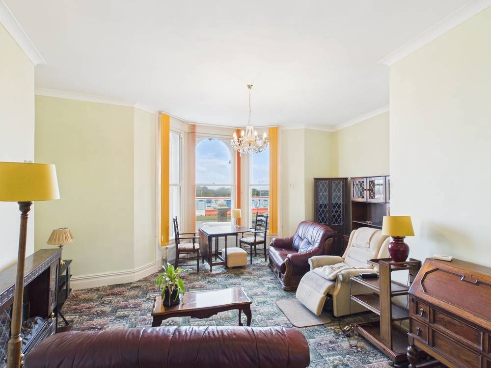 Property photo 3 of 14 Giraffe360-Still005