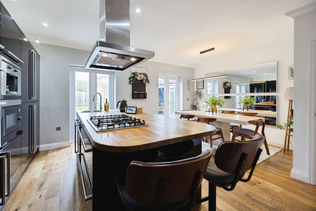 Property photo 2 of 24