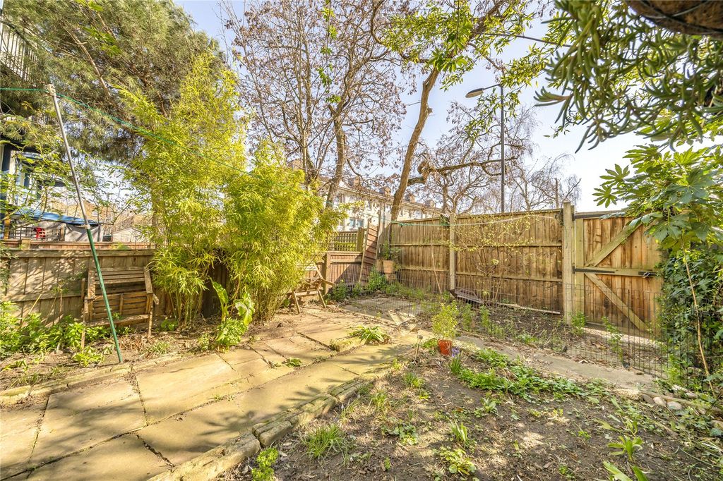 Property photo 3 of 6 Garden