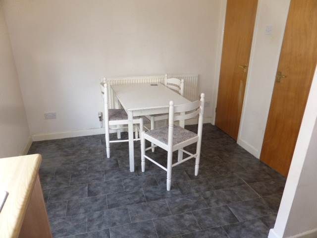Property photo 3 of 10 Kitchen