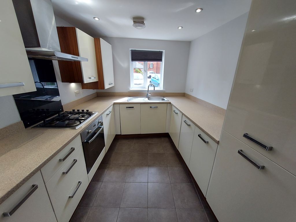 Property photo 3 of 6 Kitchen