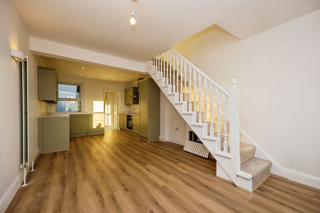 Property photo 2 of 20 Pbox-Img.Jpg