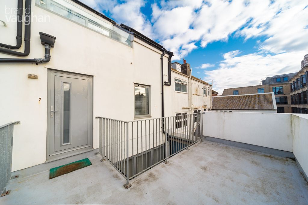Property photo 1 of 9 External