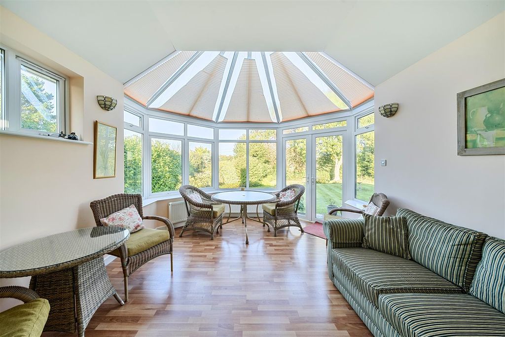 Property photo 3 of 19 Sunroom