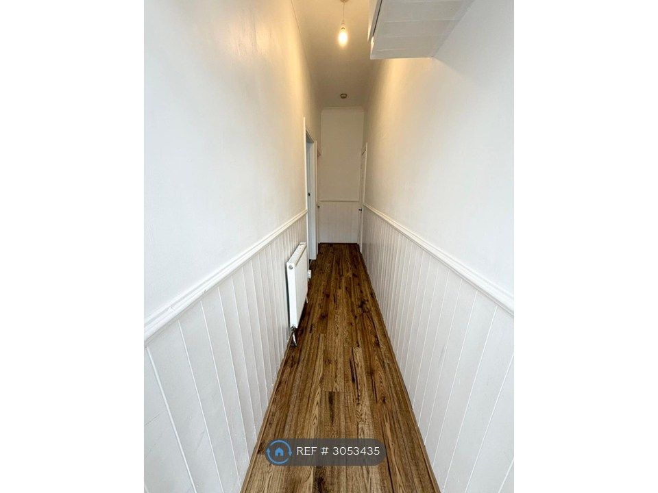 Property photo 2 of 6 Entrance