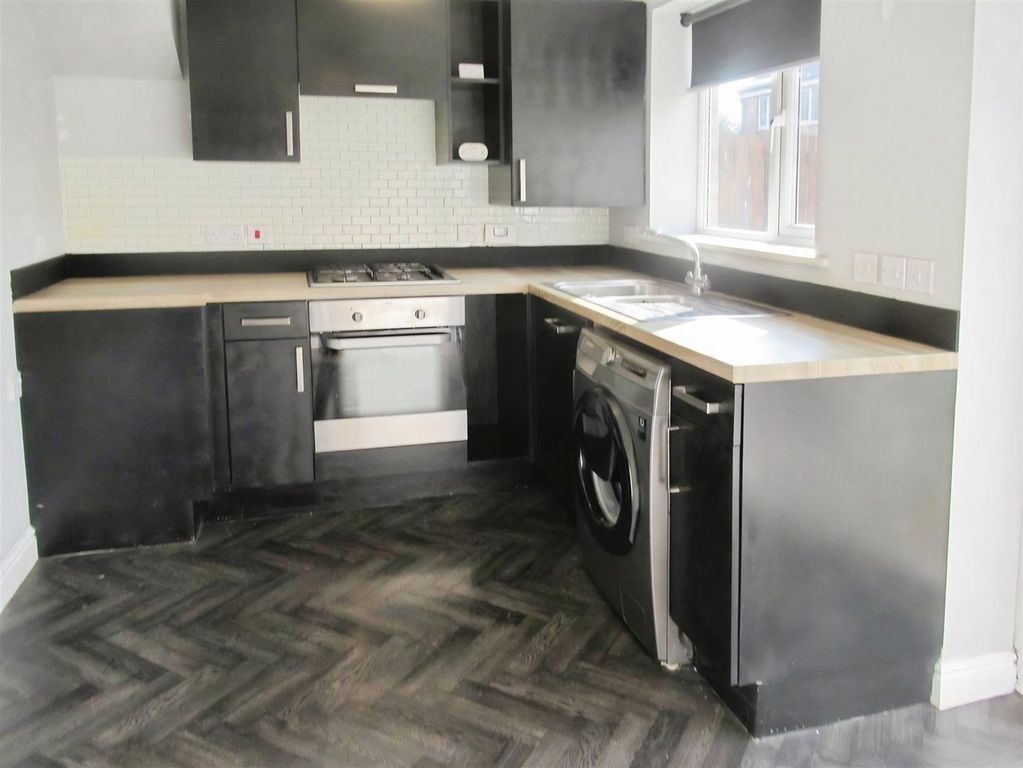 Property photo 2 of 11 Kitchen/Dining