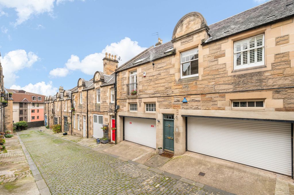 Property photo 2 of 33