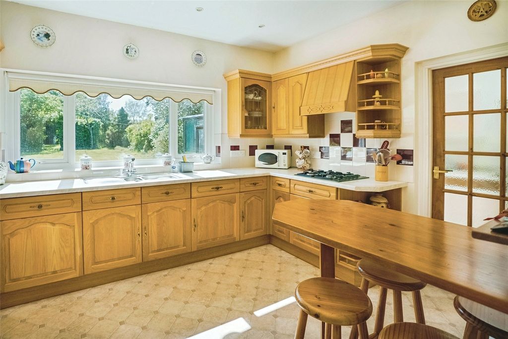 Property photo 3 of 17 Kitchen