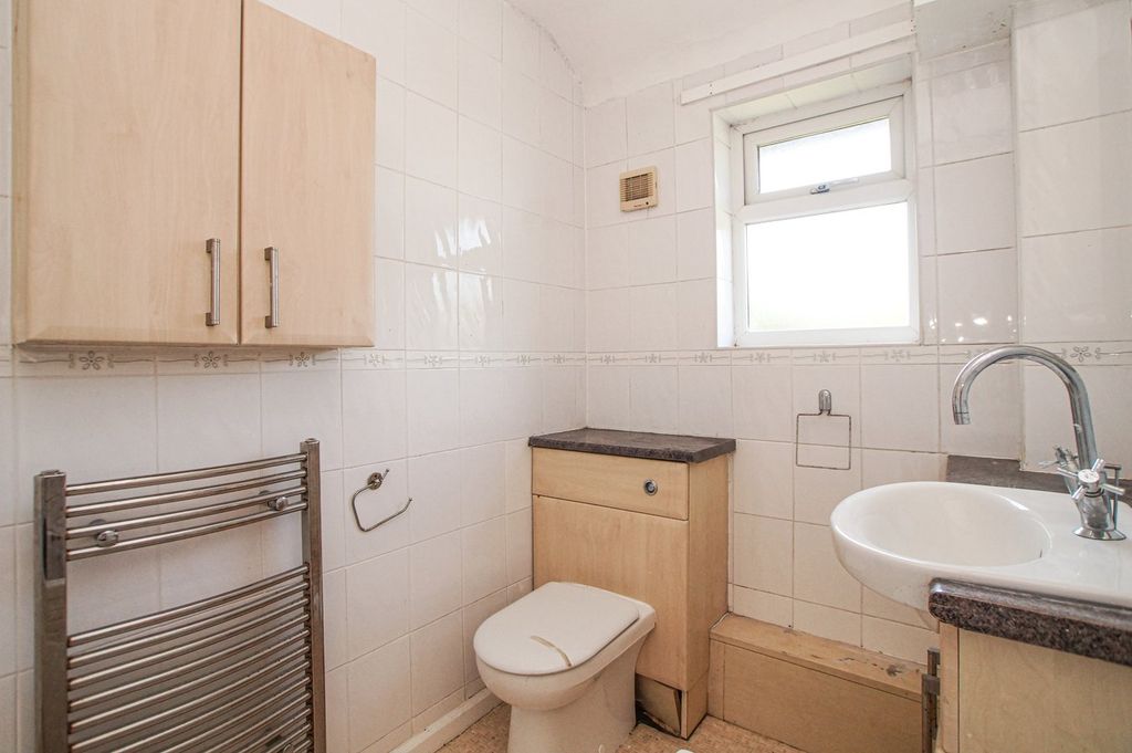 Property photo 3 of 15 Bathroom