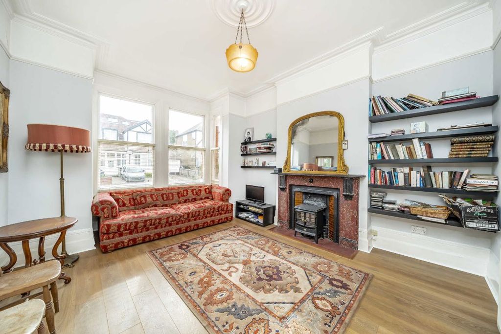 Property photo 2 of 8