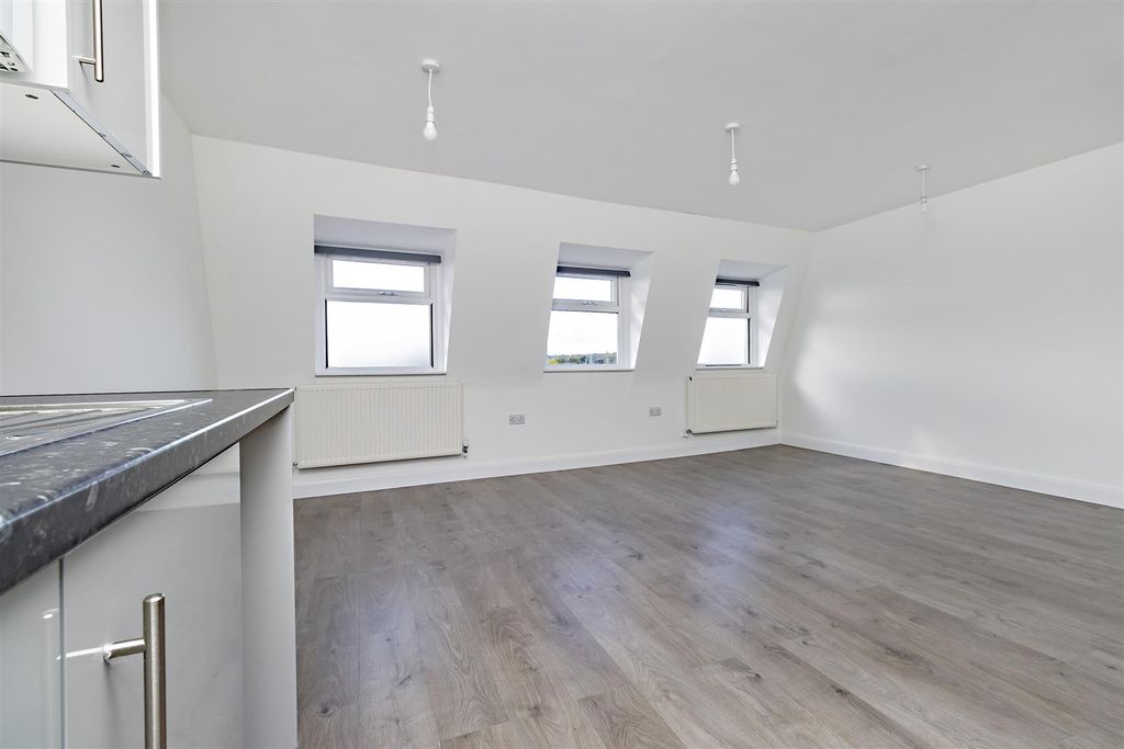 Property photo 2 of 17 0405.Jpg