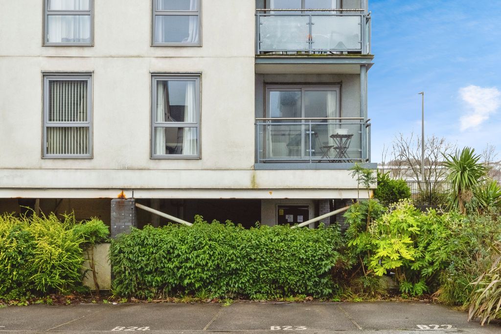 Property photo 2 of 21