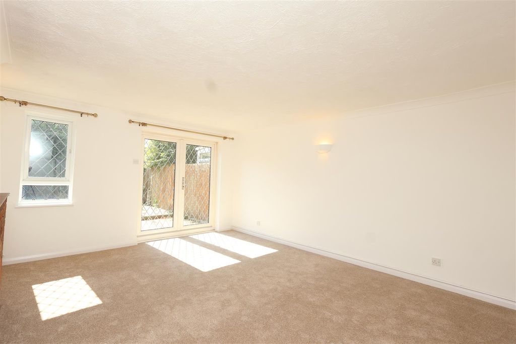 Property photo 3 of 15 Living Room
