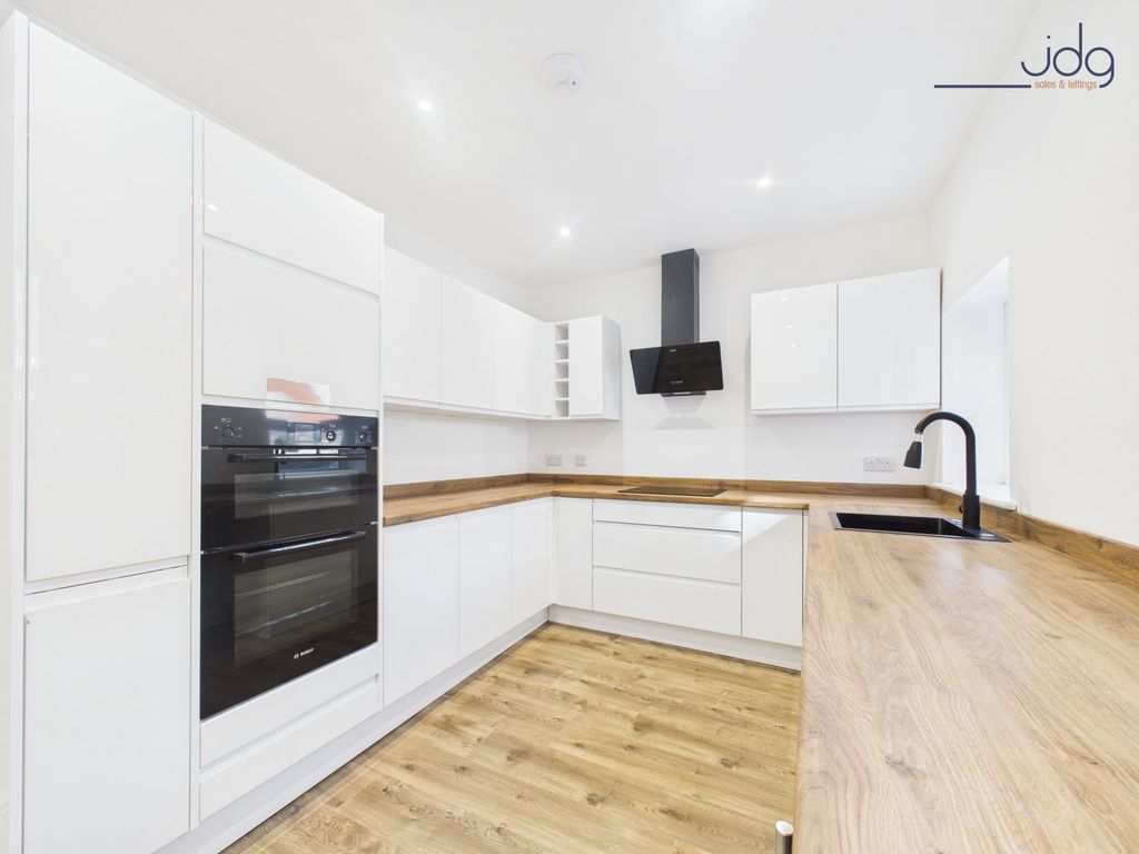 Property photo 2 of 11 Kitchen