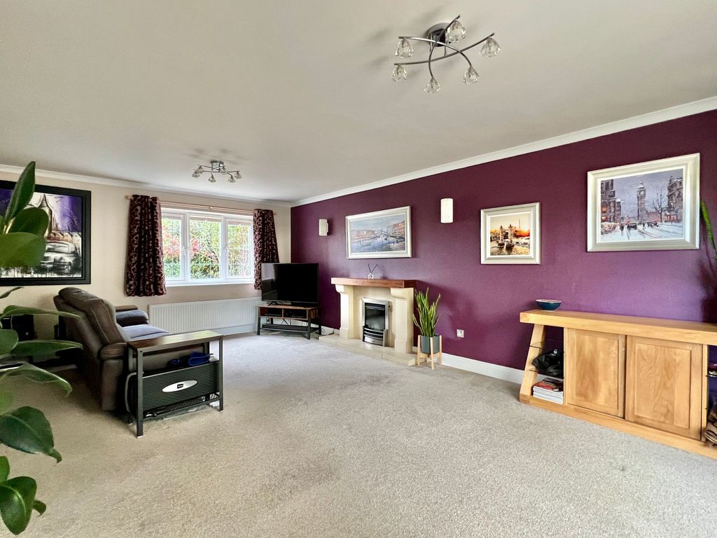 Property photo 2 of 28