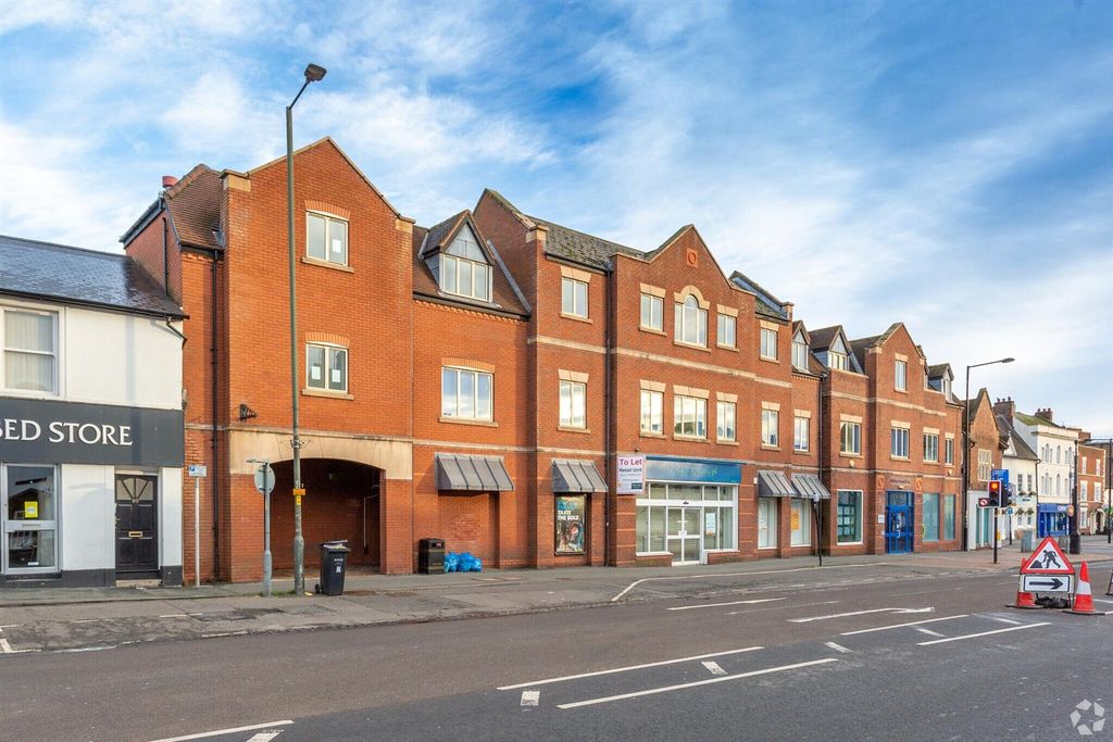 Property photo 2 of 6 72-High-St-Evesham 1.Jpg