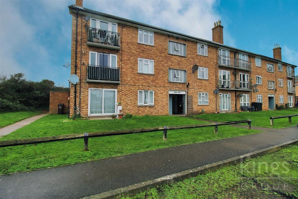 Property photo 1 of 9