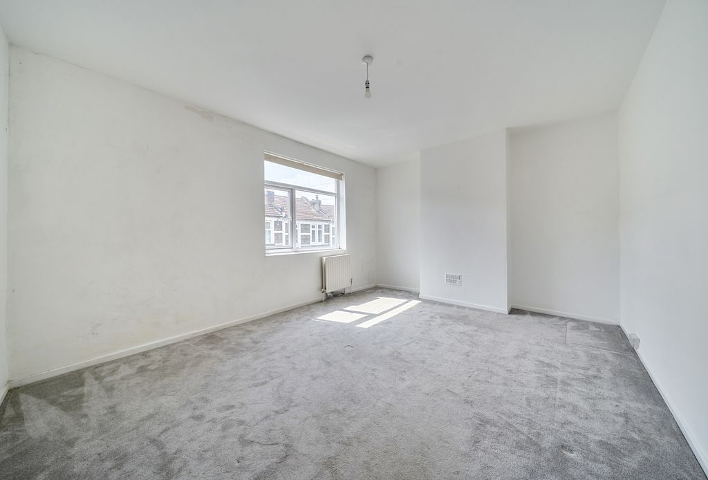Property photo 3 of 12 1457178-1-69Fdcd6...