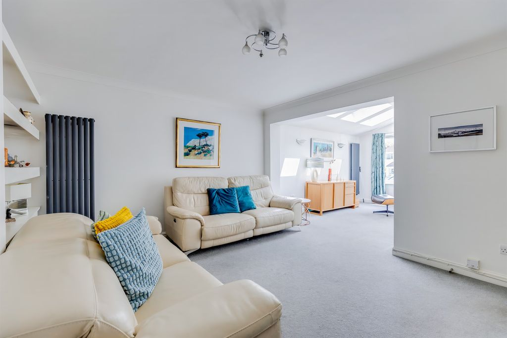 Property photo 3 of 28