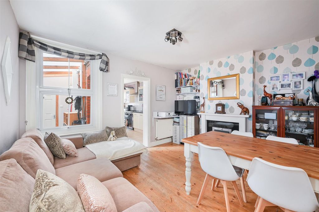 Property photo 2 of 20 Lyme Regis Road, 34- (2).Jpg