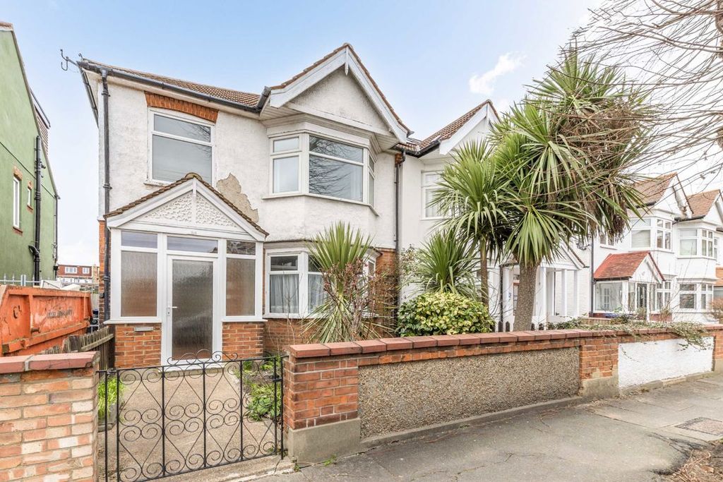 Property photo 1 of 9