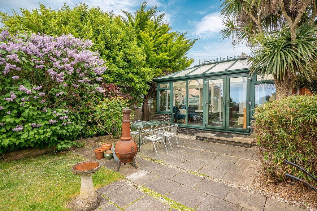 Property photo 2 of 37