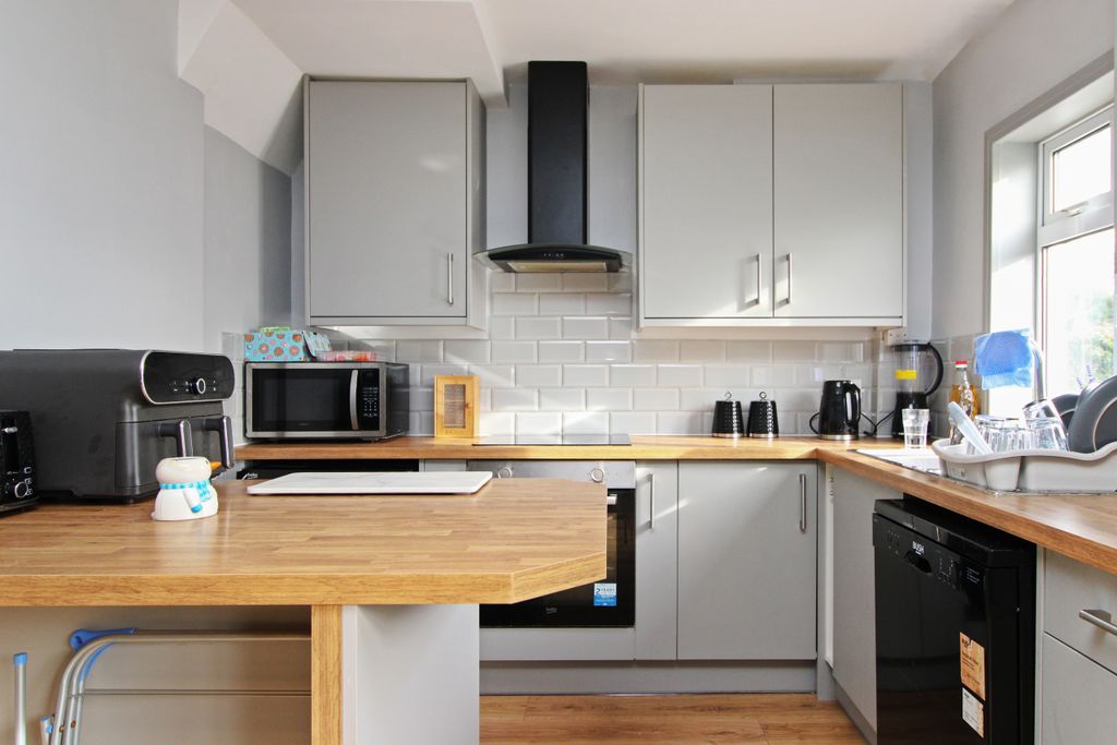 Property photo 2 of 16 Img_4093-43429747.Jpg