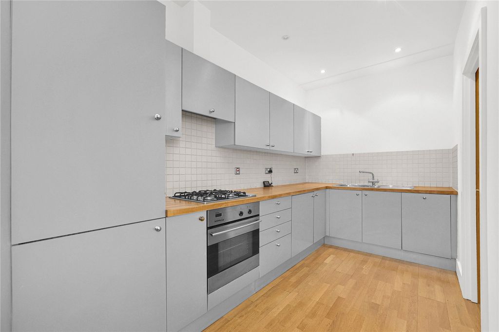 Property photo 2 of 11 Picture No. 61