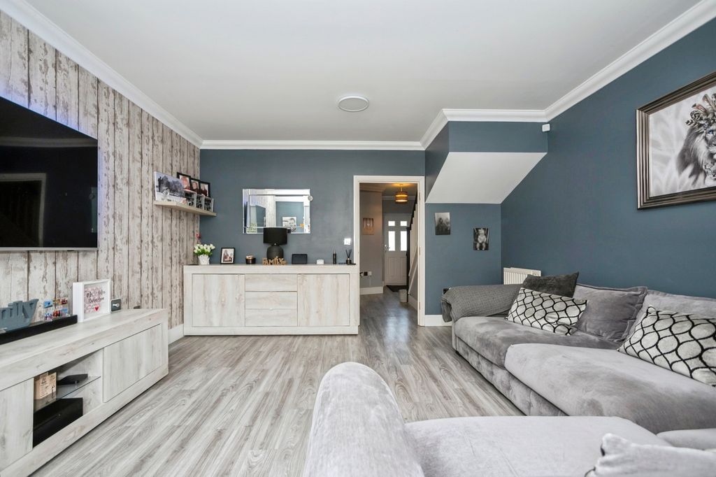 Property photo 3 of 19 Photo