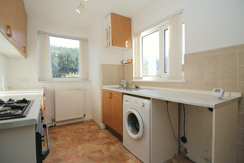 Property photo 3 of 18 Kitchen