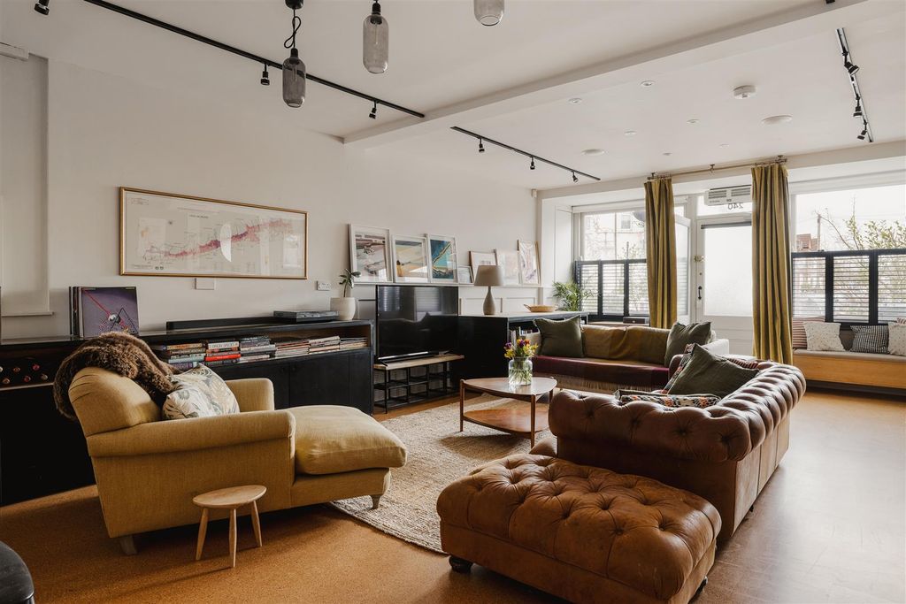 Property photo 1 of 59 Francis Road, E17