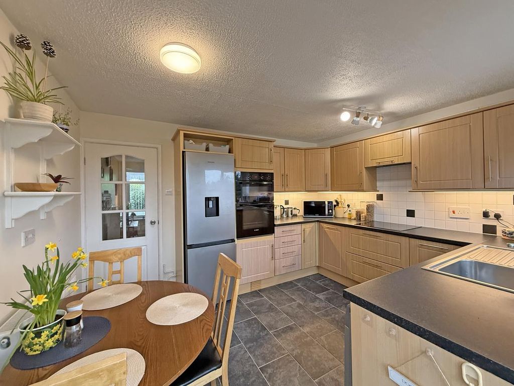 Property photo 3 of 17 Mary Dean Avenue 18 - Kitchen Dining Front.Jpg