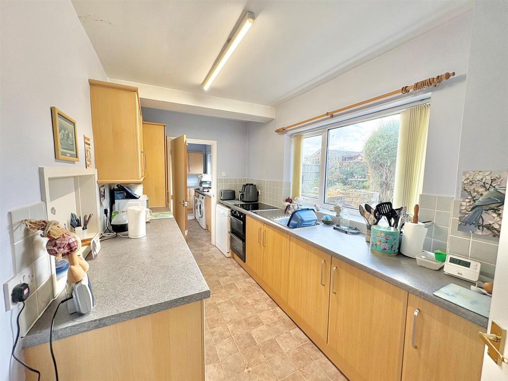 Property photo 3 of 17 Kitchen.Jpg