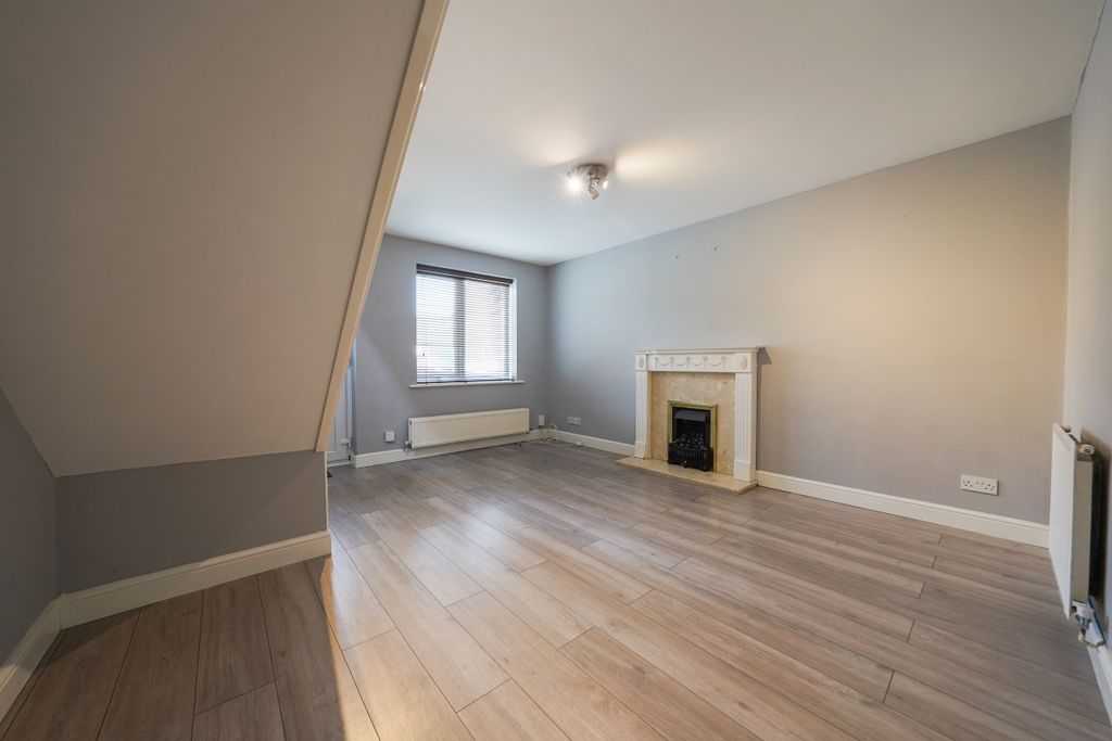 Property photo 3 of 19 Listing_808645_0018_Fbccfc84