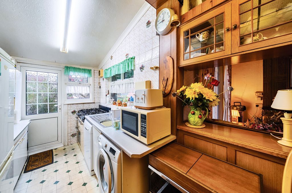 Property photo 3 of 18 Kitchen