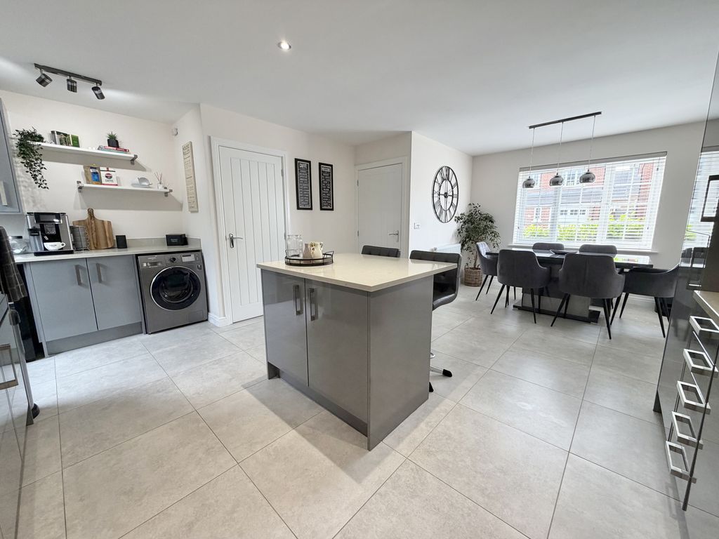 Property photo 2 of 32