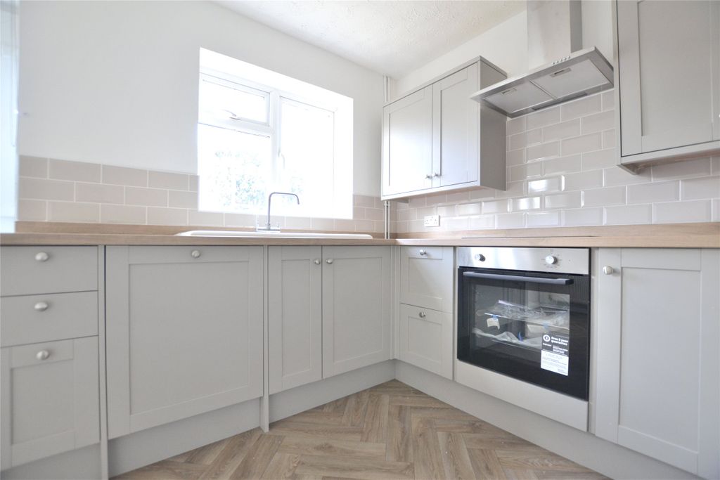 Property photo 2 of 12 Kitchen