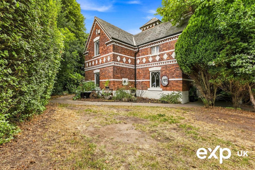 Property photo 2 of 44