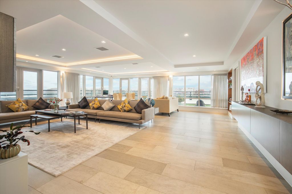 Property photo 1 of 17 Image