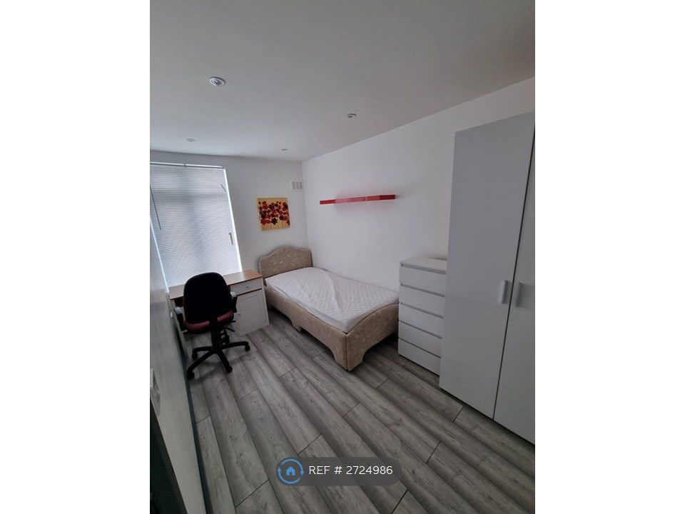 Property photo 1 of 8 Bedroom 3