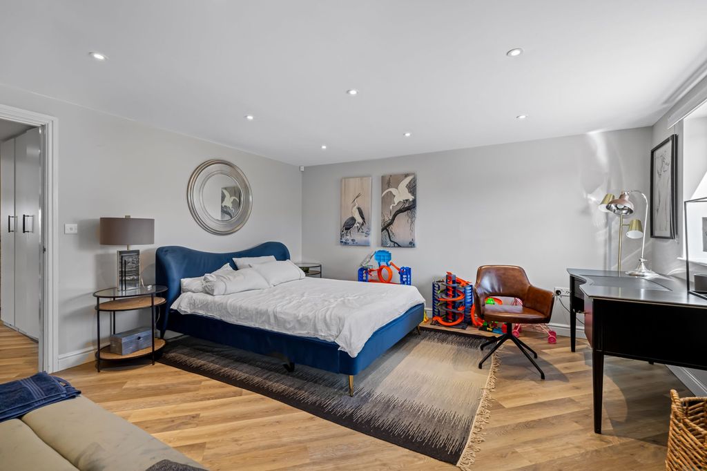 Additional image 8 of 4 bed barn conversion to rentCold Pool Lane, Badgeworth GL51