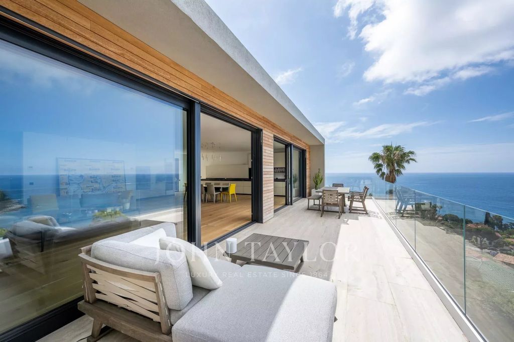 Property photo 1 of 18 Roquebrune-Cap-Martin - Sea View Villa - Swimming Pool - 5 Bedrooms - Independent Studio