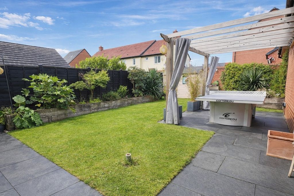 Property photo 2 of 14 5155083