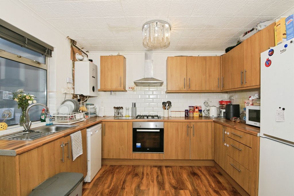 Property photo 2 of 17