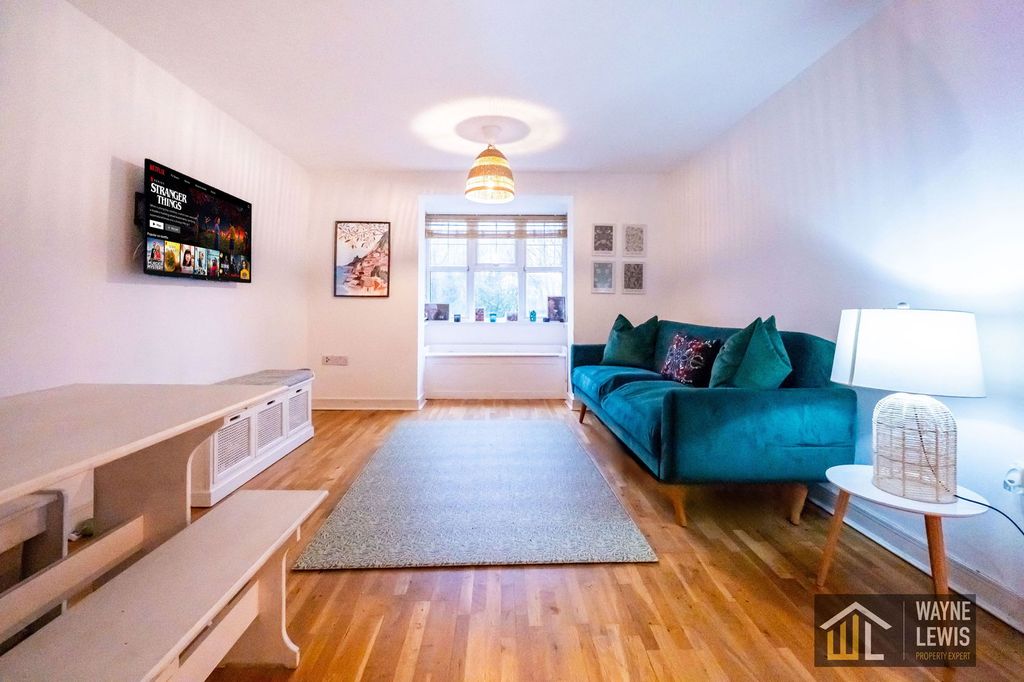 Property photo 2 of 21