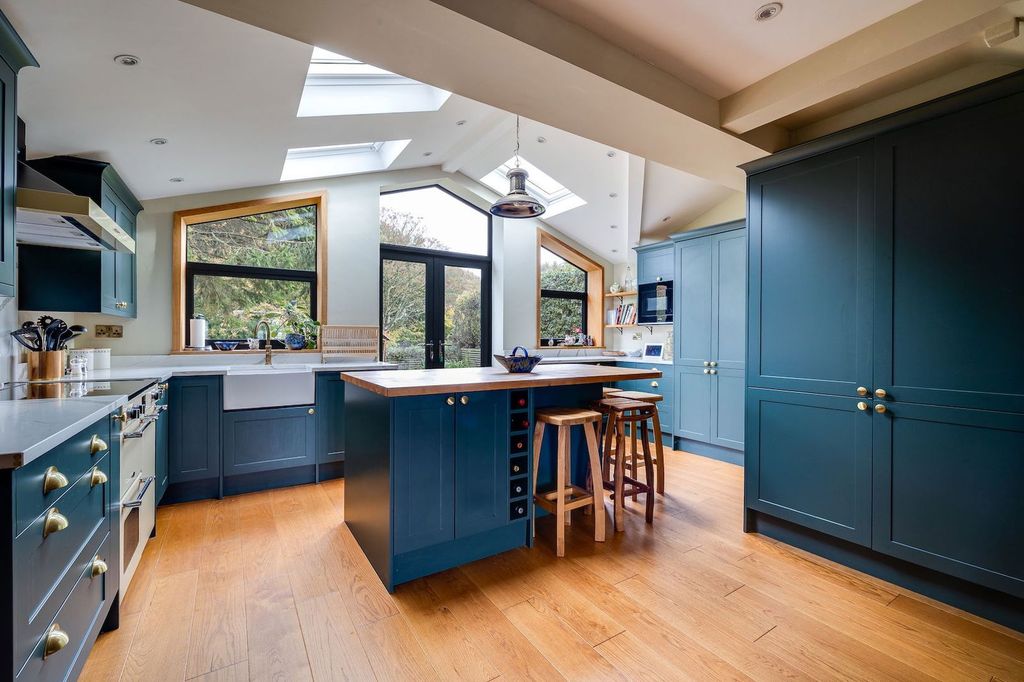 Property photo 3 of 34