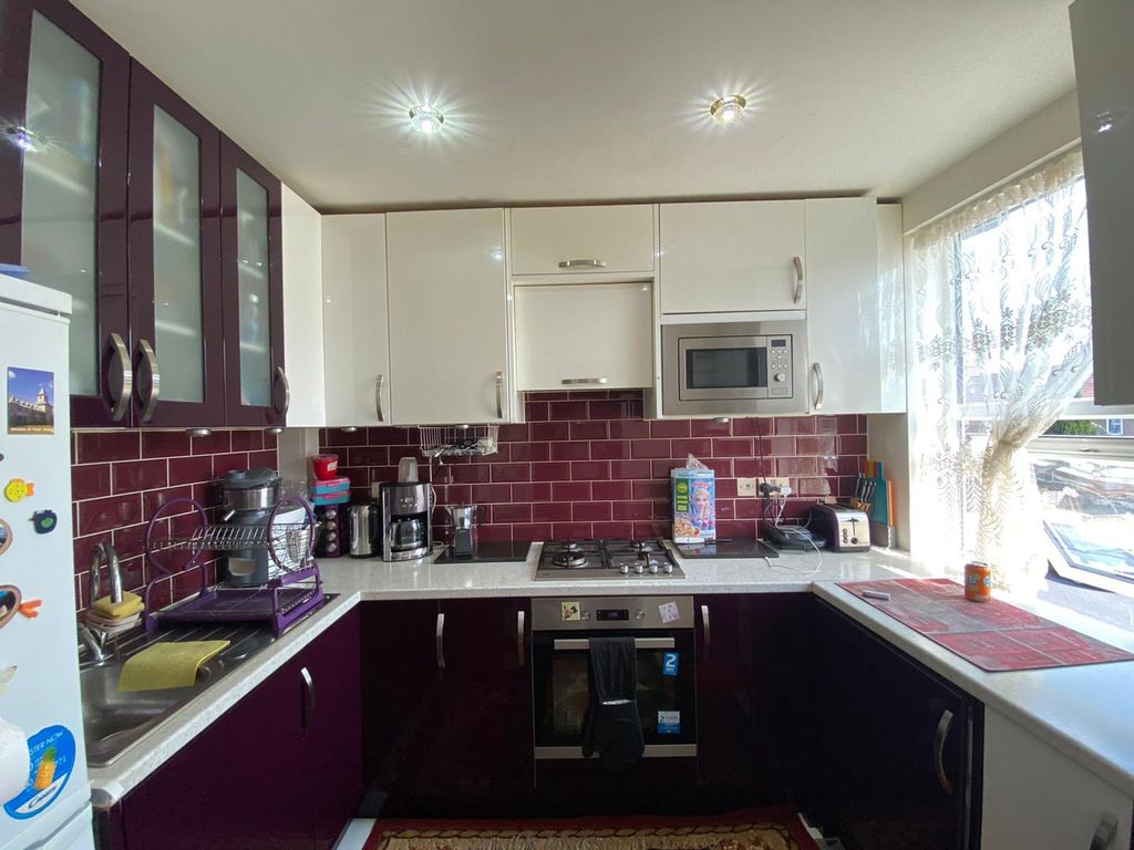 Property photo 1 of 6 Kitchen