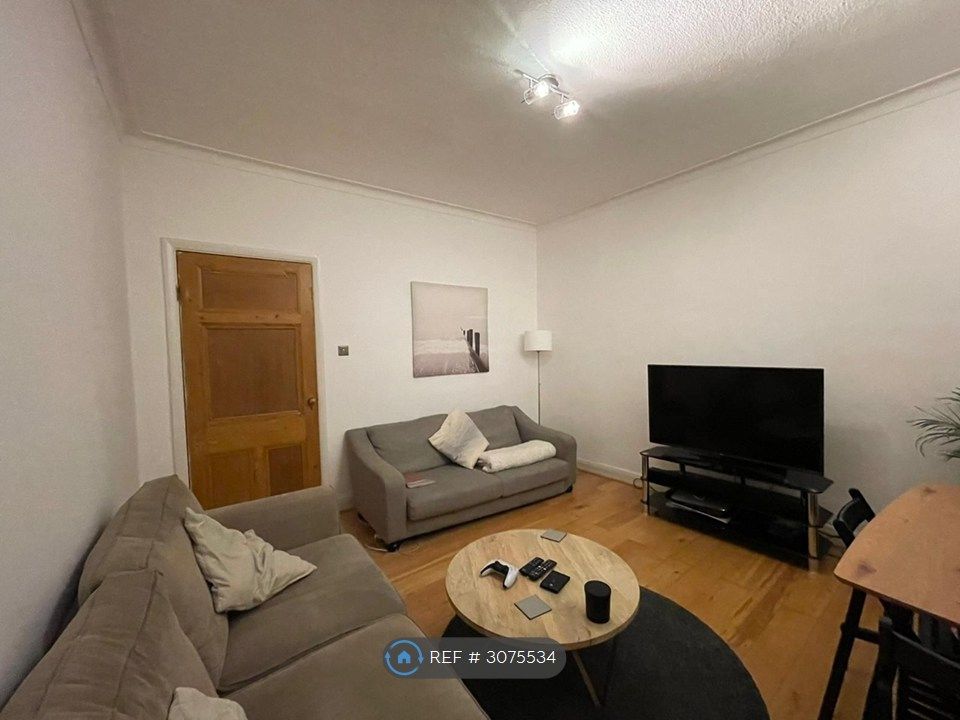 Property photo 3 of 7 Lounge