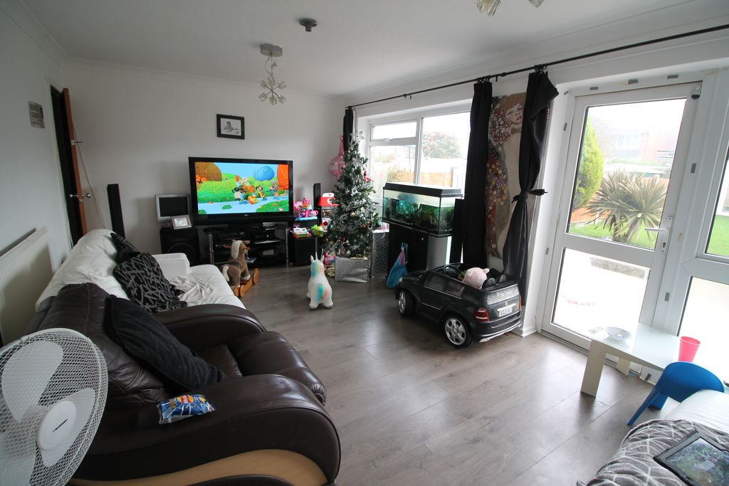 Property photo 2 of 11