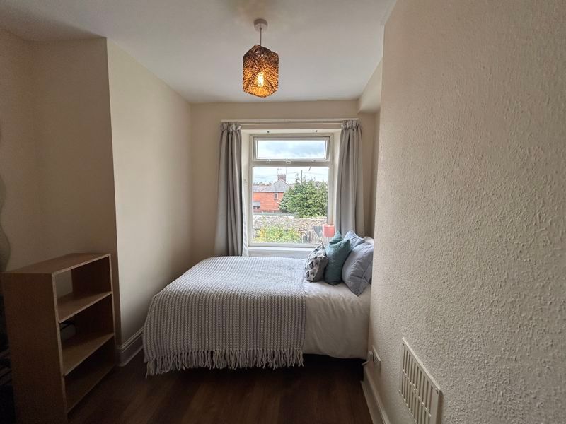 Property photo 1 of 6 Photo 9